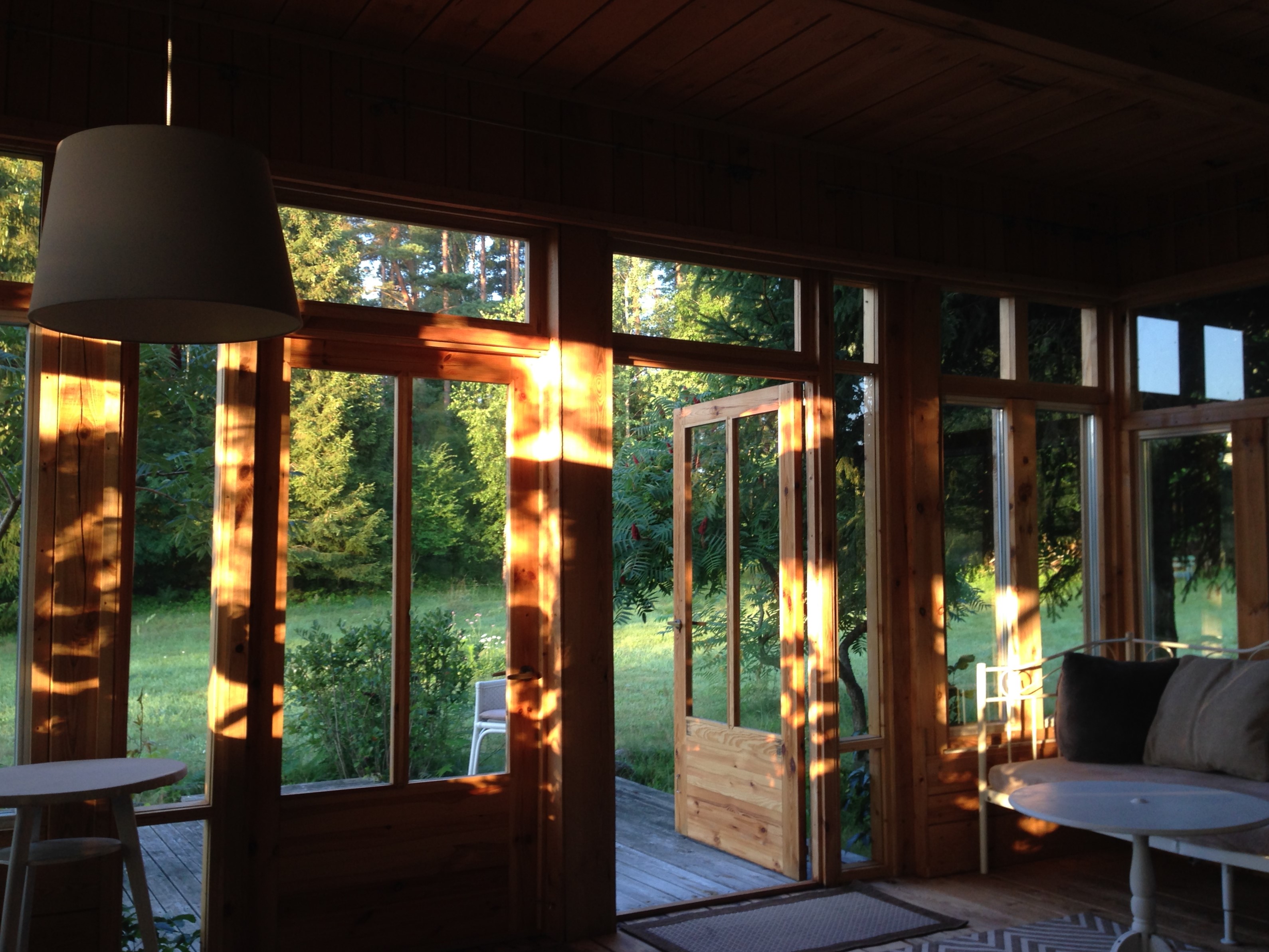 Butterfly Factory - drewniany dom z tarasami i oranżerią na Warmii